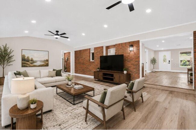 Building Photo - 518 Lavon Dr