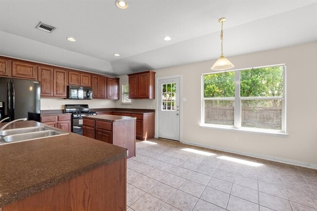 Building Photo - 20612 Farm Pond Ln