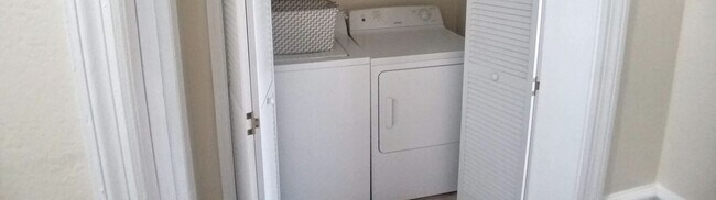 Building Photo - Beautiful  Furnished 1/1 condo x Rent  in Winter Park Next to Full Sail University !