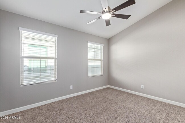 Building Photo - 3059 N 33rd Pl