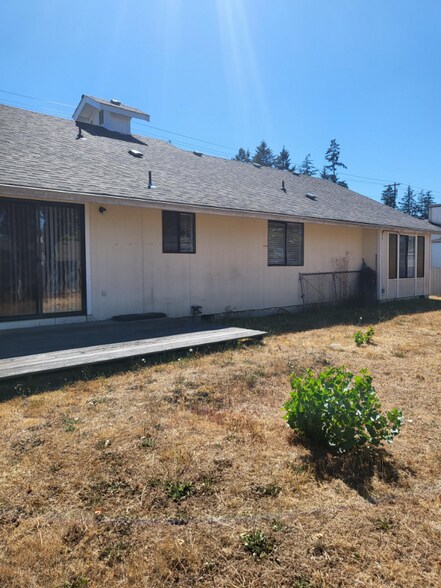 Building Photo - 237 176th St E