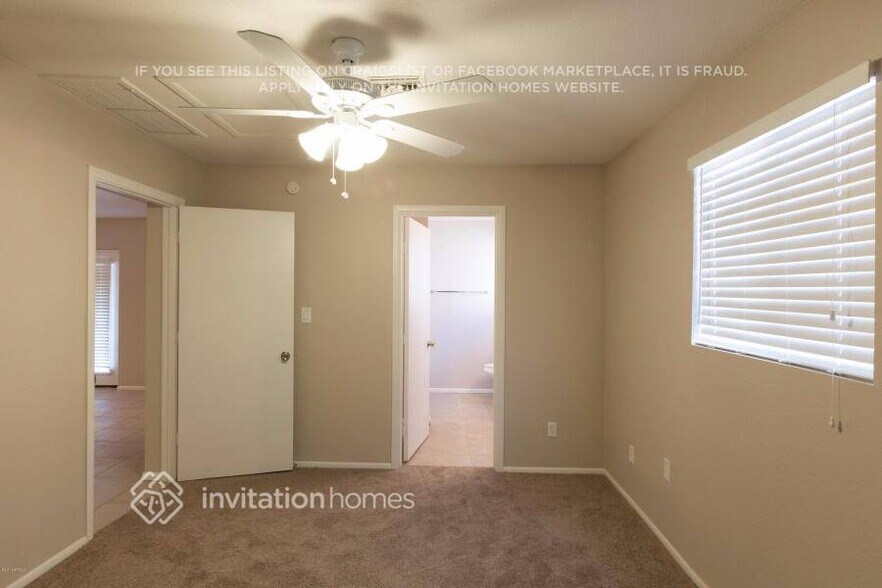 Building Photo - 1800 W Mountain View Dr