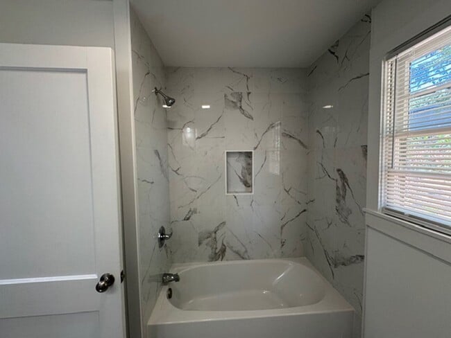 Building Photo - Renovated 2 bedroom 1 bathroom house ready...
