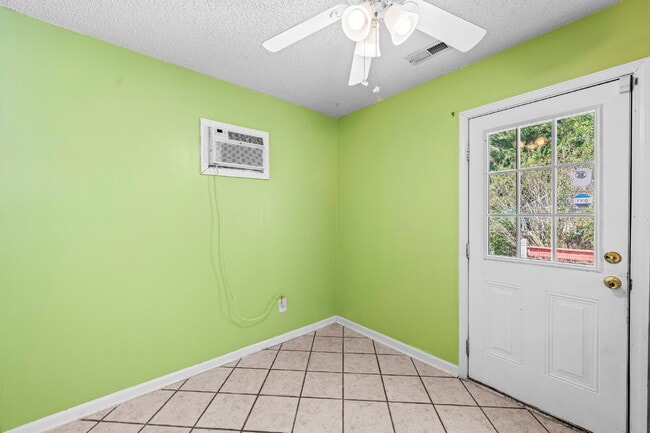 Building Photo - 314 Pebble Ln