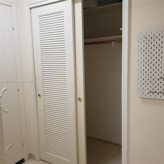 Building Photo - 300 NE 12th Ave