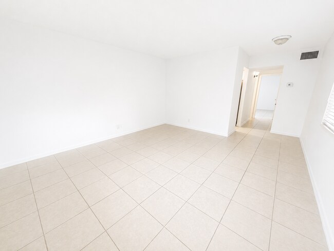 Interior Photo - 515 S Sequoia Dr