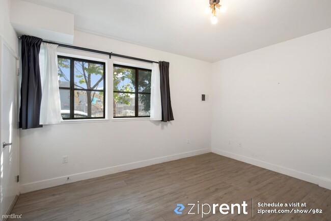 Building Photo - 2 br, 2.5 bath Condo - 1555 32nd St, Oakla...