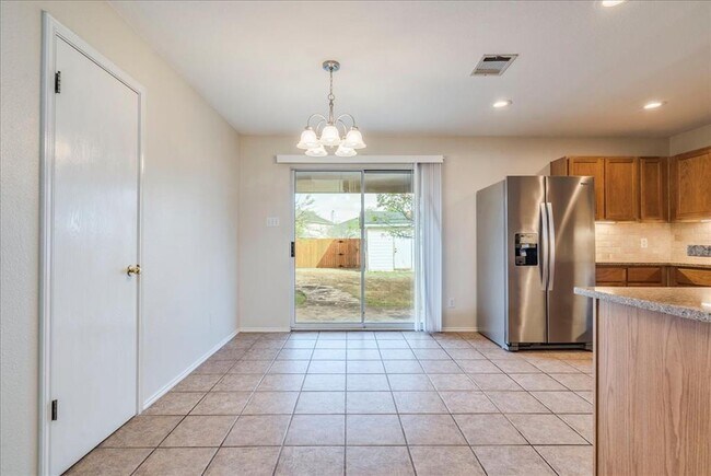 Building Photo - 267 Carolyns Way