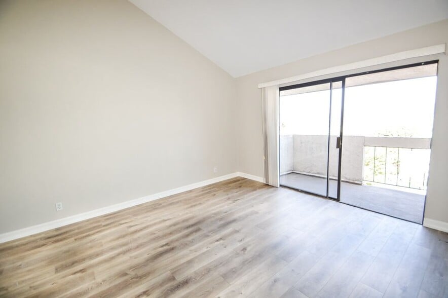 Building Photo - 336 S Travelodge Dr