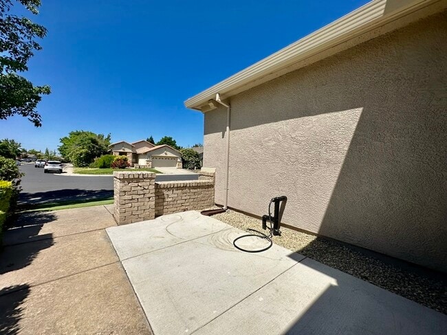 Building Photo - Beautifully Updated 3-Bedroom, 2-Bath Home...