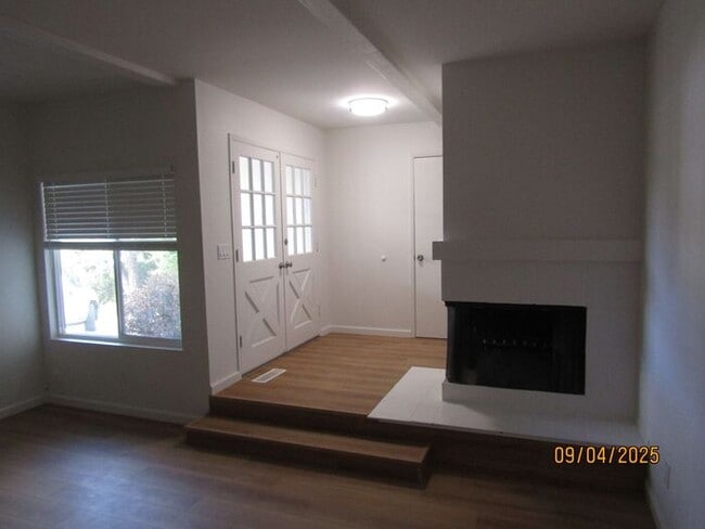 Building Photo - Newly remodeled single story home walking ...
