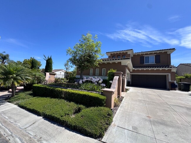 Building Photo - Stunning Home with Panoramic Views in Port...