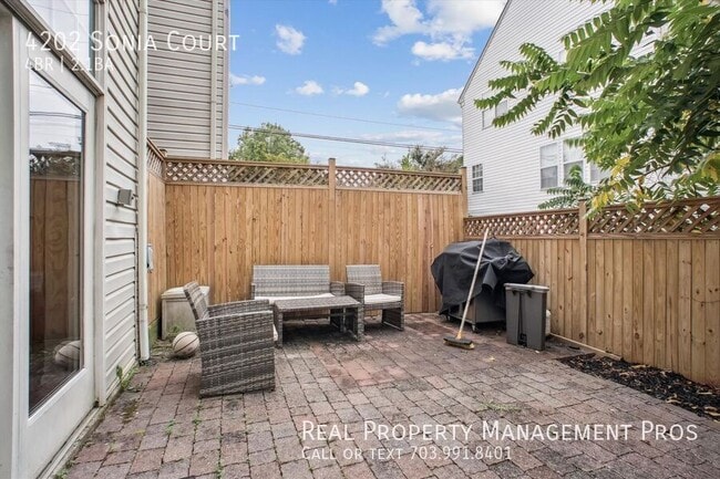 Building Photo - 4202 Sonia Ct