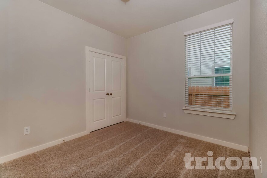 Building Photo - 1604 Mexican Heather Dr