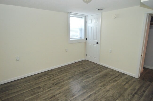 Building Photo - Spacious 4 Bed 2 Bath Home Lots of Storage