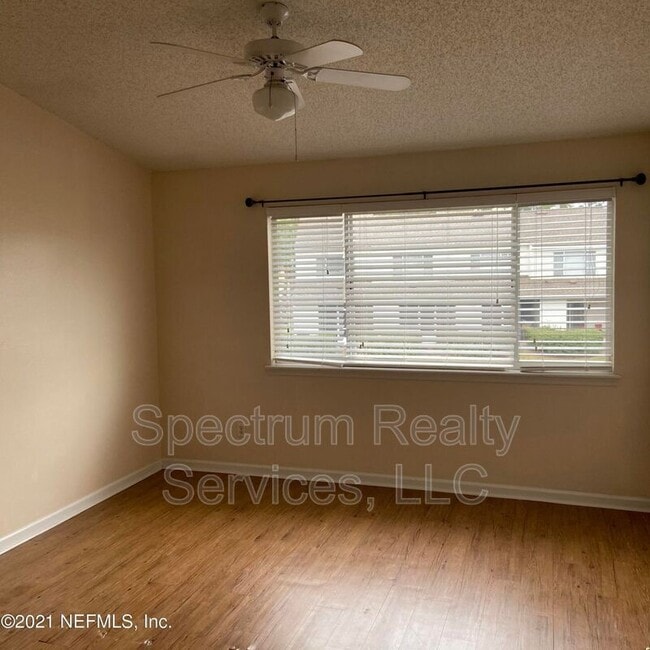 Building Photo - 12311 Kensington Lakes Dr
