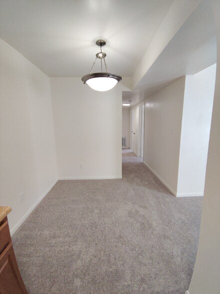 Building Photo - 600 Reusens Rd