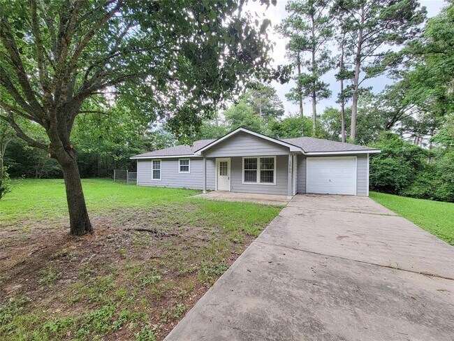 Building Photo - 12700 Royal Green Dr