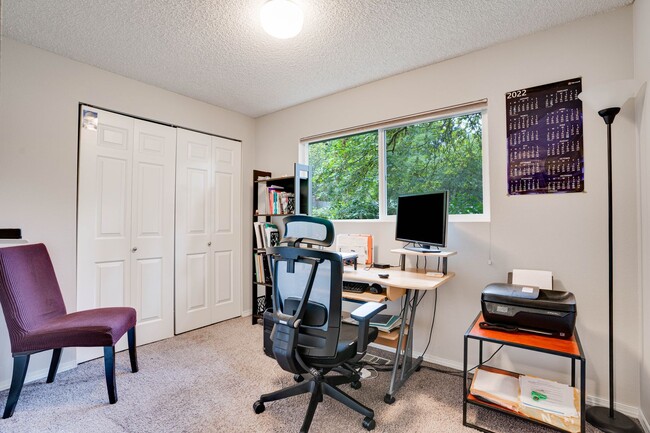 Building Photo - Beautiful 5 bed 3 bath Kirkland single fam...