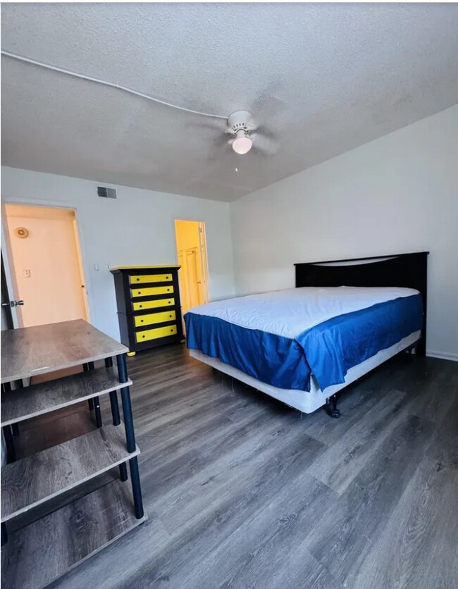 Building Photo - 422 Skyview Dr
