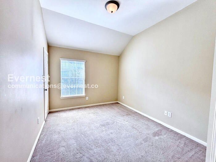 Building Photo - 2244 La Branch St