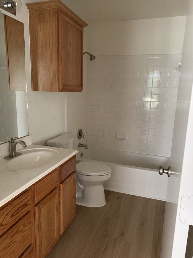 Main Bathroom - 1709 Waterfall Ave
