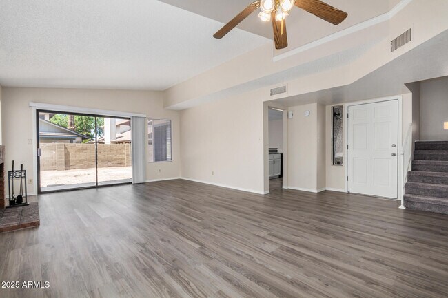 Building Photo - 10023 W Sells Dr