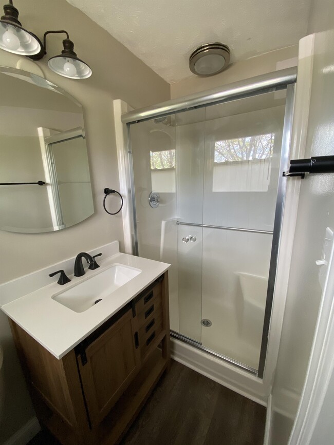 Building Photo - 2731 Birdwell Dr