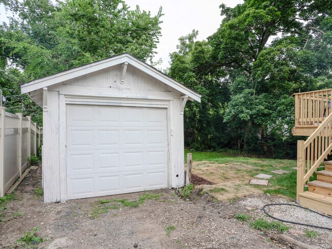 Building Photo - 523 S Monterey Ave