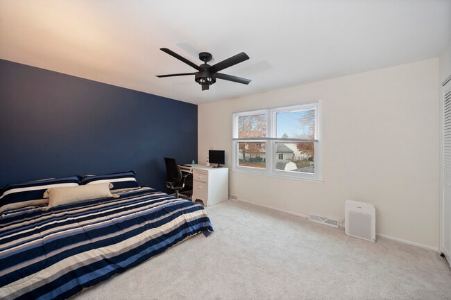 Building Photo - 8 Hampton Ct