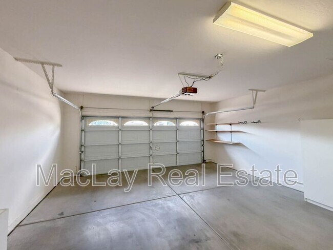 Building Photo - 203 W Cedar Dr