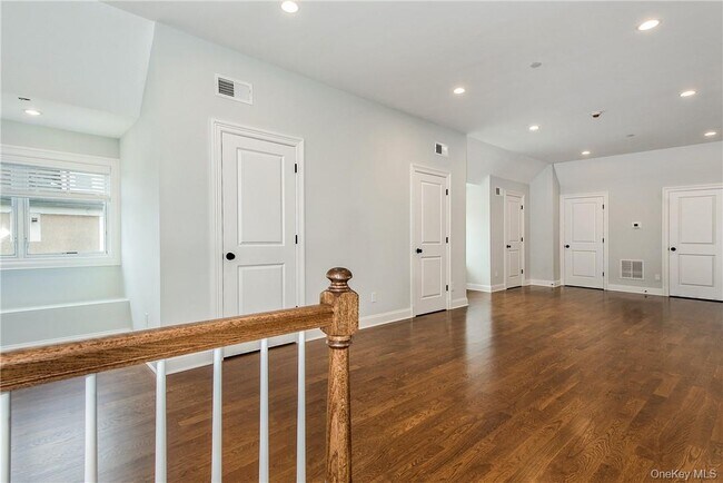 Building Photo - 124 Maple Ave