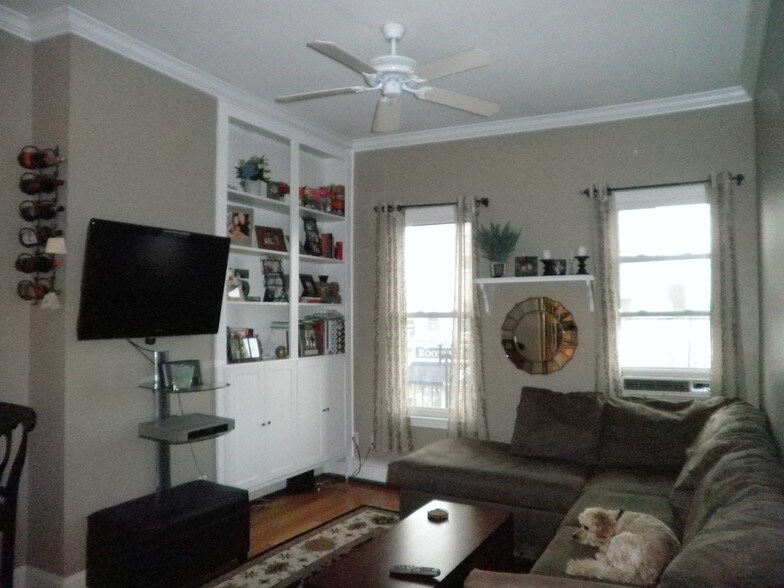 Living Room - 705 E Broadway