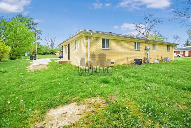 Building Photo - 1213 Taylor Dr E