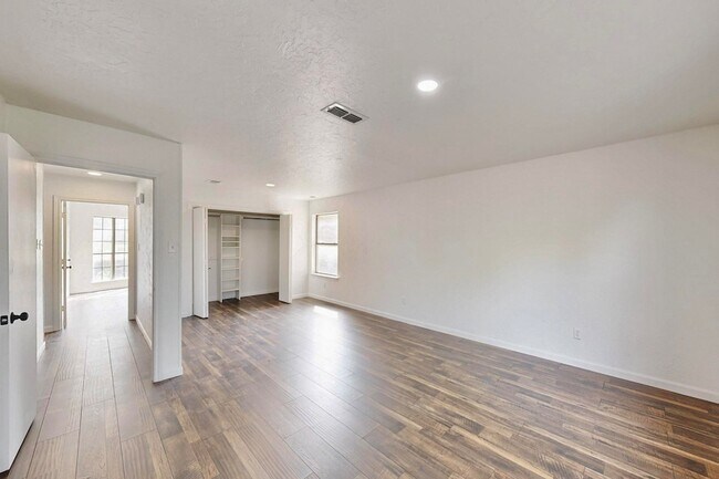 Building Photo - 3965 Singleleaf Ln