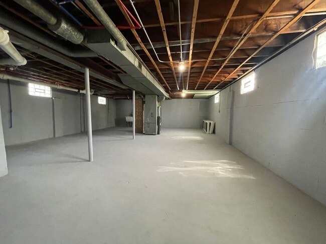 Building Photo - 4 Bedroom 1.5 Bath Home In Gary, IN