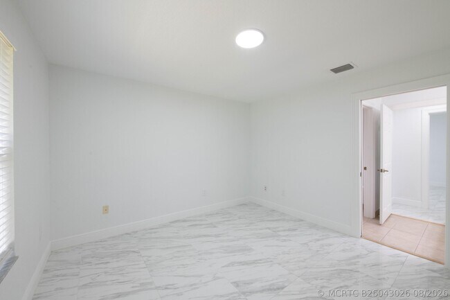 Building Photo - 4668 SW 183rd Ave