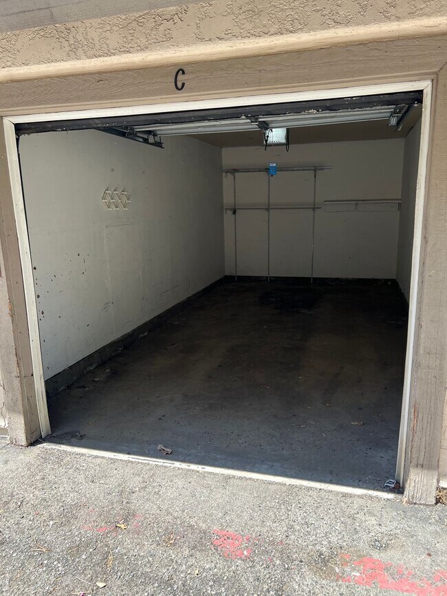 Building Photo - 1251 S Meadow Ln