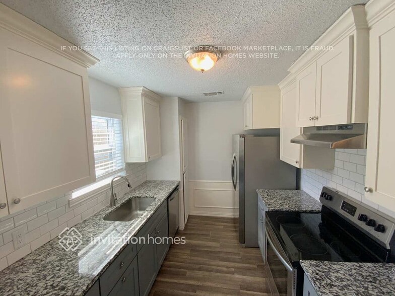 Building Photo - 340 NW Summercrest Blvd