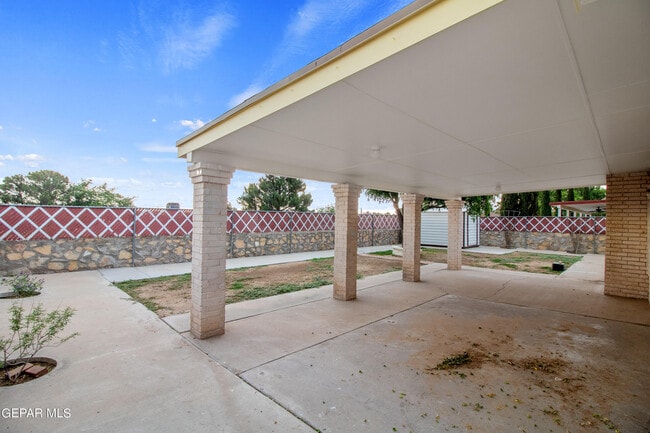 Building Photo - 11625 Cedar Crest Dr