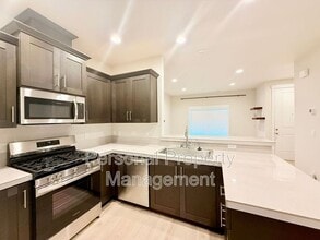 Building Photo - 18010 NE 47th Ave