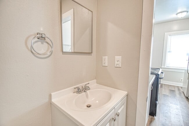 Building Photo - Affordable Campus Rental Home