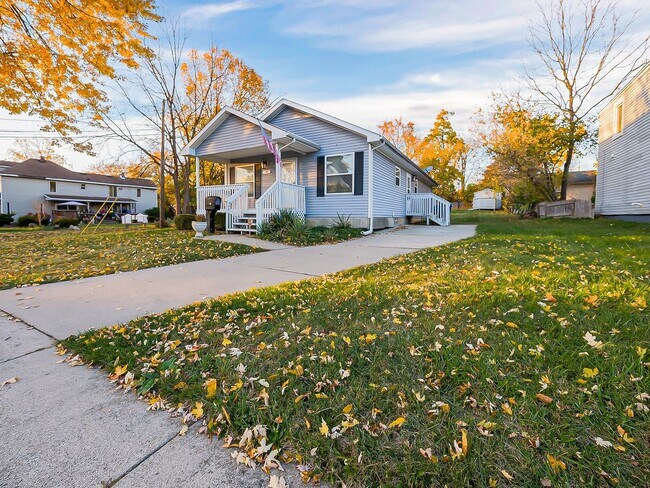 Building Photo - COMING SOON! Charming 3-Bedroom Home in the Heart of Pontiac