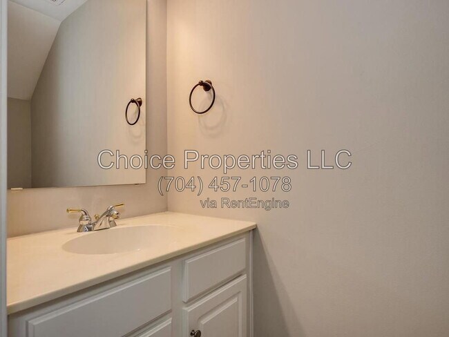 Building Photo - 14930 Ballantyne Village Way