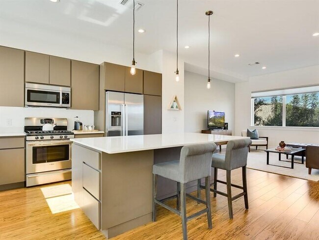 Building Photo - 1801 E 2nd St