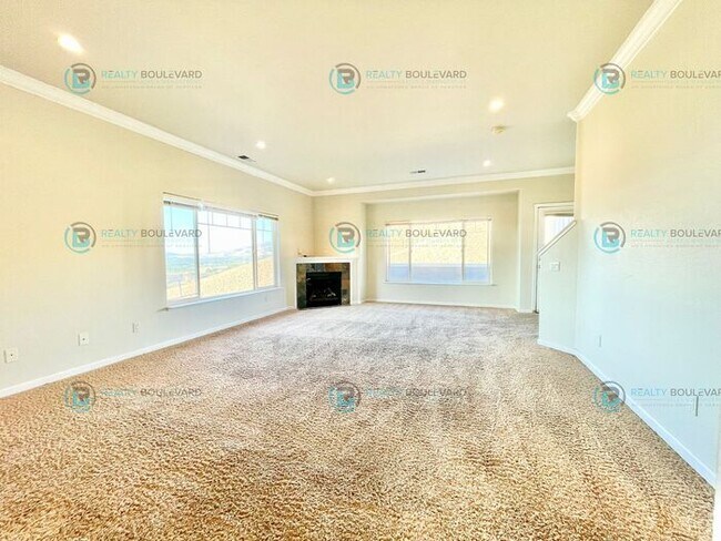 Building Photo - Stunning 3-Bedroom Townhome with Panoramic City Views, Upgraded Kitchen & Spacious Living in Nort...
