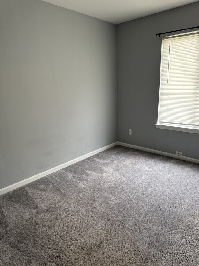 Building Photo - 384 Reston Cir