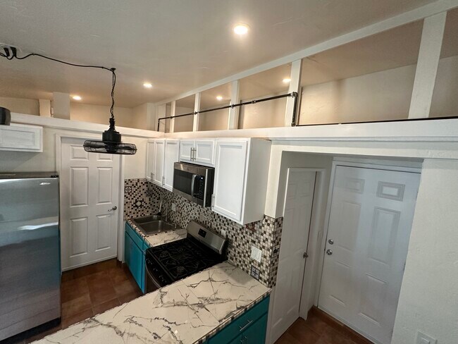 Building Photo - 3822 Polaris Dr