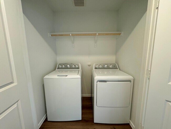 Building Photo - 184 Chapel Beck Dr