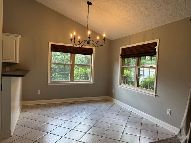 Building Photo - Beautiful Brick Home with Bonus Room in Desirable Berne Glade!